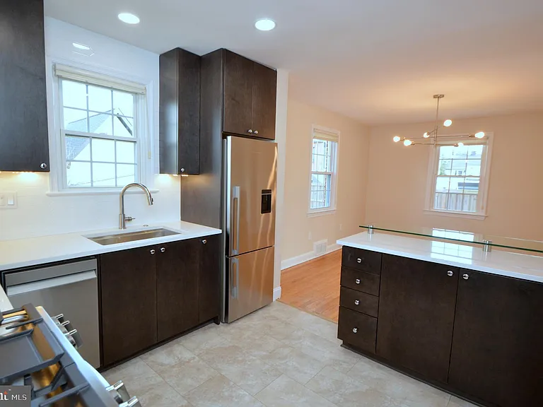 2441 N McKinley St — Photo 11