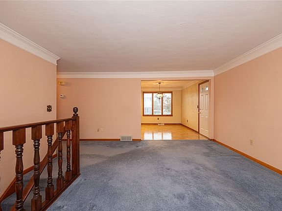5th image of 225 Clarendon Ave