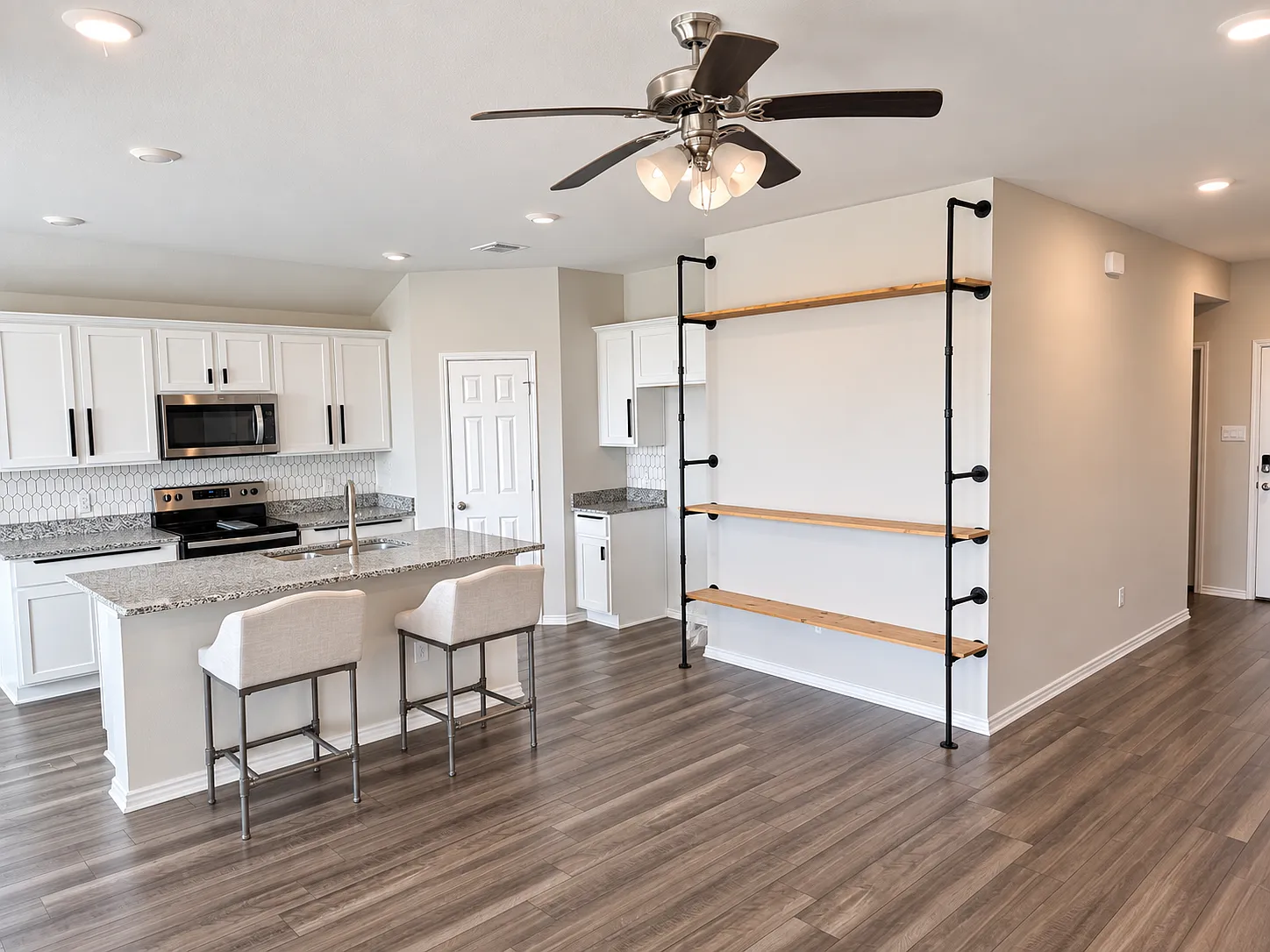 3 bed, 1415 sqft, $1,845 — Photo 3