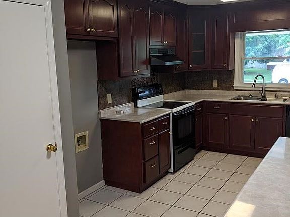 2nd image of 104 Fernglen Cir