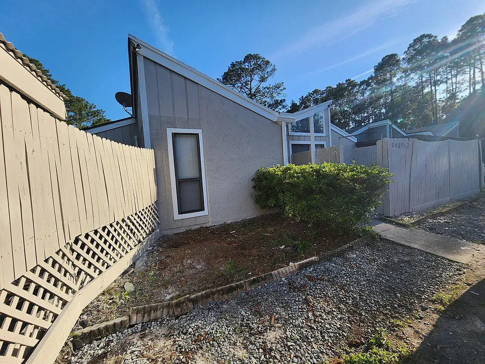 2427 Whispering Woods Blvd #2