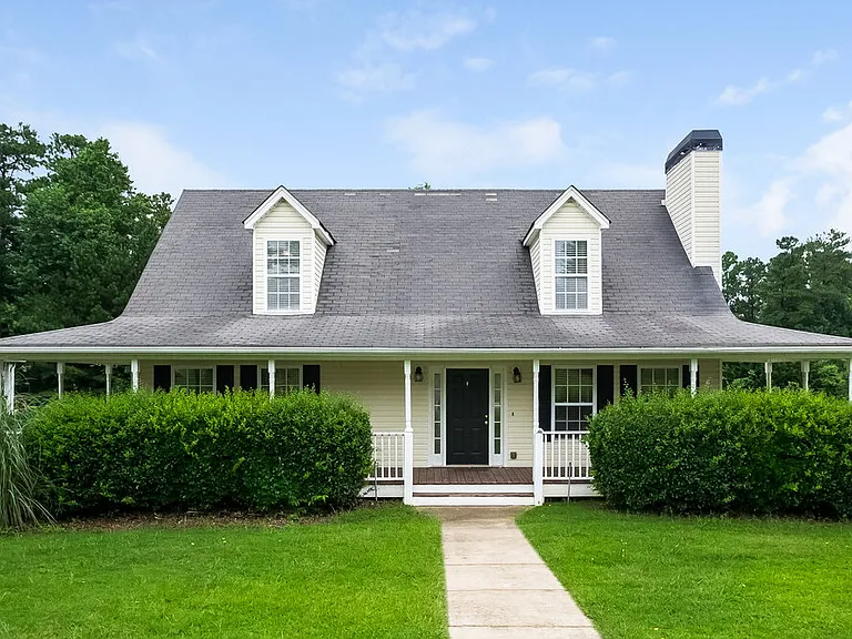 19 Colonial Way — Photo 1