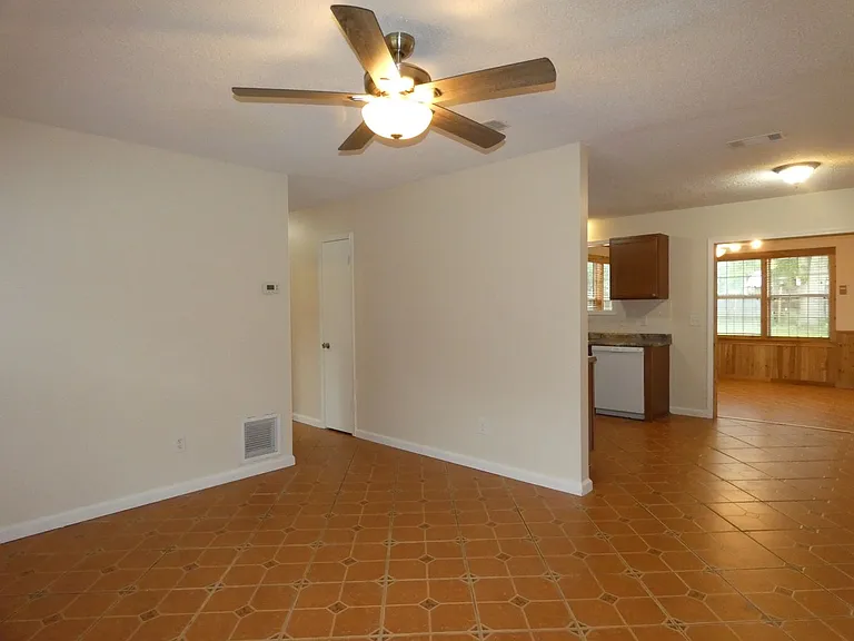 4606 Southern Pl — Photo 3