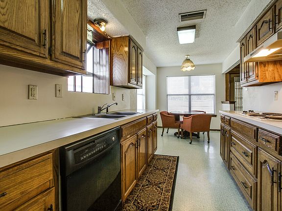 5th image of 2513 Meadowridge Dr