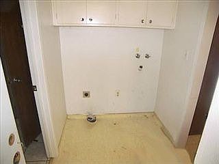 4th image of 430 Curtwood Ct