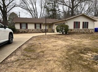 2 Woodlawn Dr, Conway, AR 72034