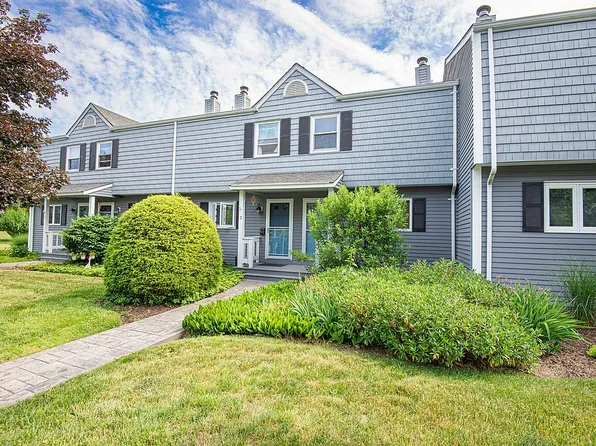 21 Sterling Dr APT 4, Tiverton, RI 02878