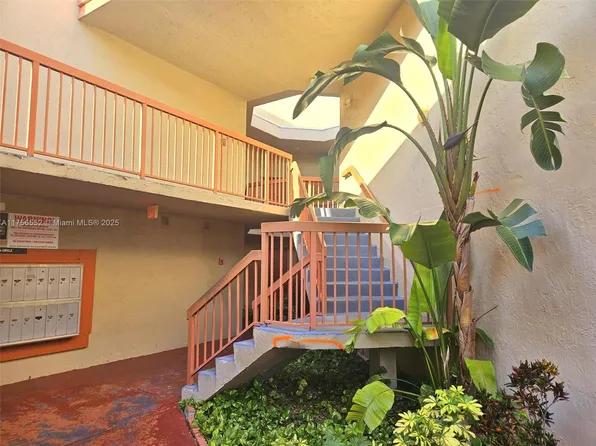 10233 NW 9th Street Cir #1-202, Miami, FL 33172