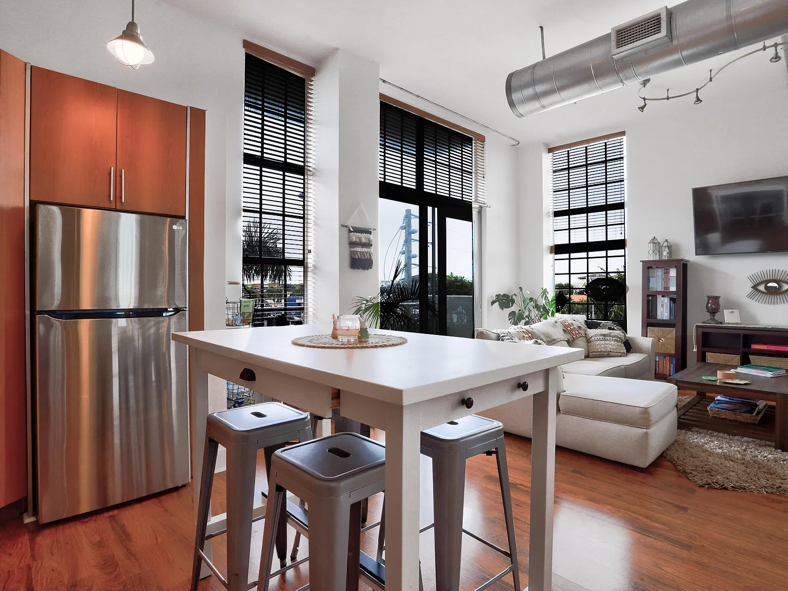 2 bed, 2.0 bath, 1281 sqft, $5,000 — Photo 4