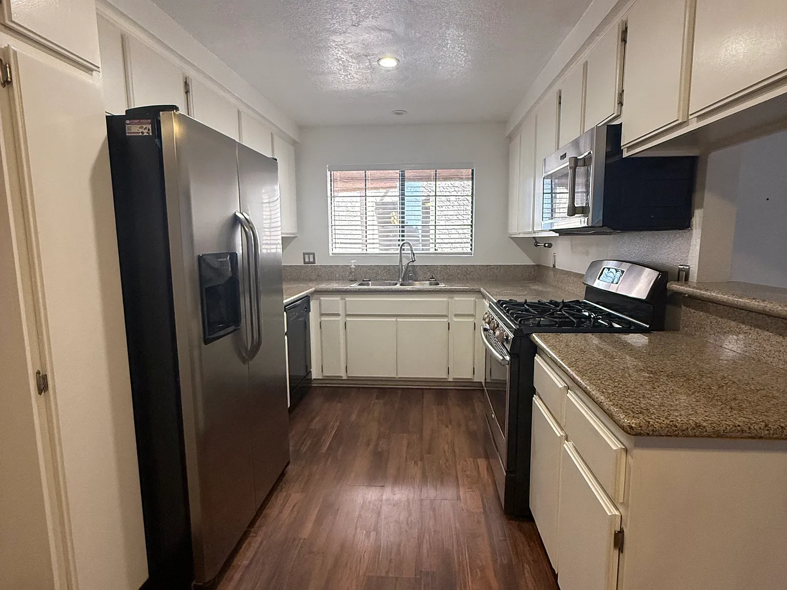 1 bed, 740 sqft, $2,675 — Photo 3