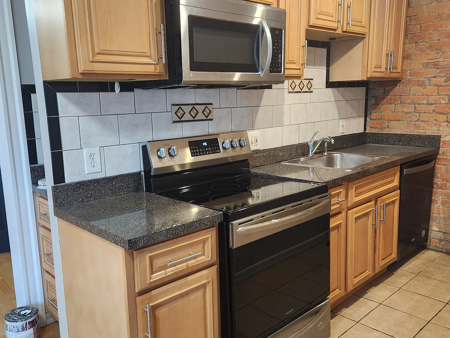 3 bed, $3,350 — Photo 2