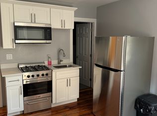 2 Howard St APT 2, Salem, MA 01970