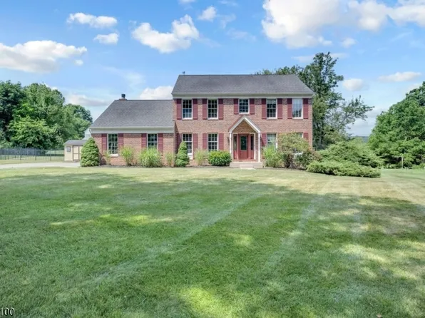 6 Saint Andrews Dr, Washington Twp., NJ 07882