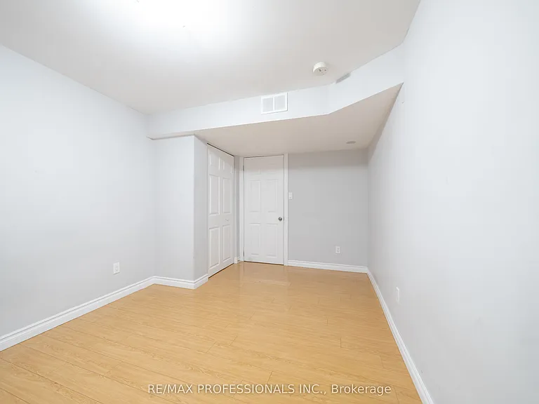 35A Bowie Ave #BASEMENT — Photo 11