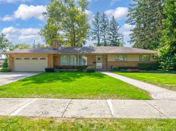 31607 Auburn Dr, Beverly Hills, MI 48025