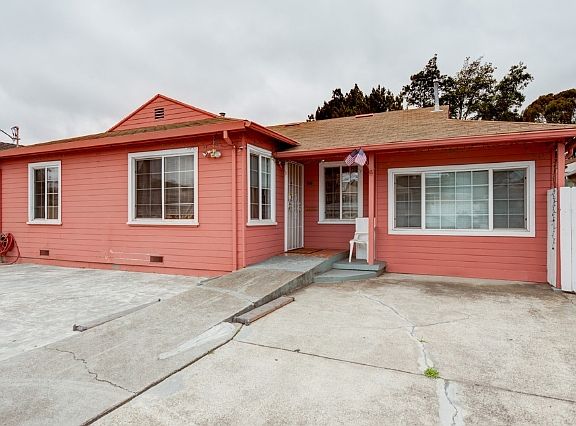 2nd image of 2433 Greenwood Dr
