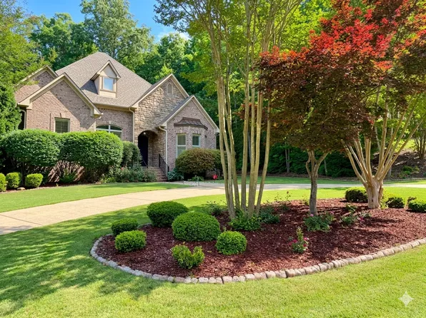 8514 Redwood Ln, Bessemer, AL 35022
