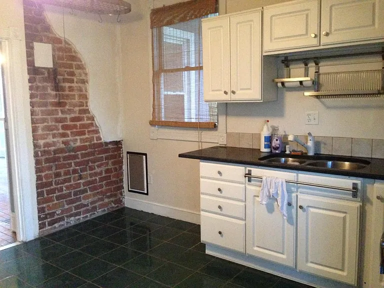 3207 Parkwood Ave #WHOLE HOUSE — Photo 12