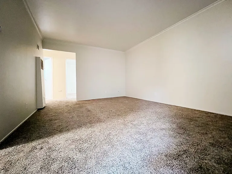Vernon Apartments — Photo 18