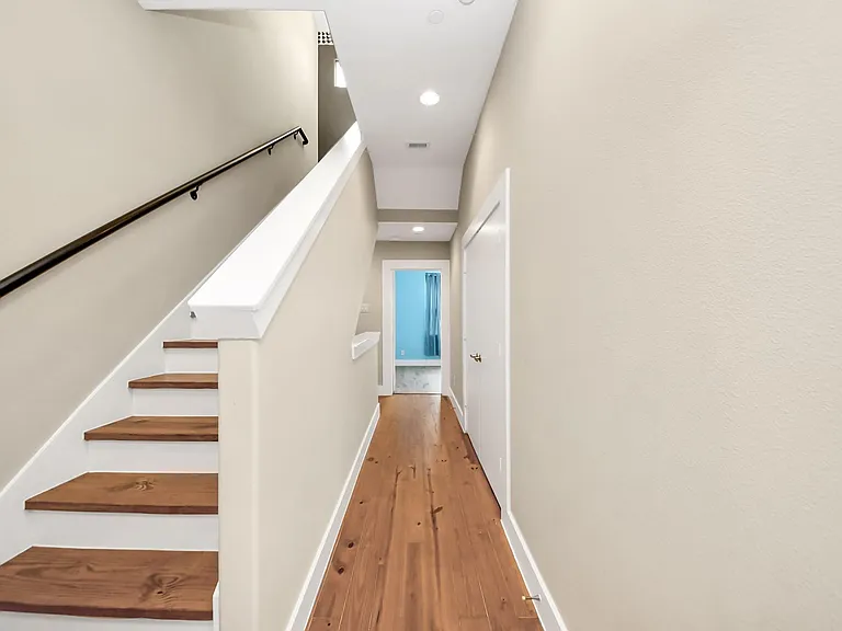 1807 W Webster St — Photo 27