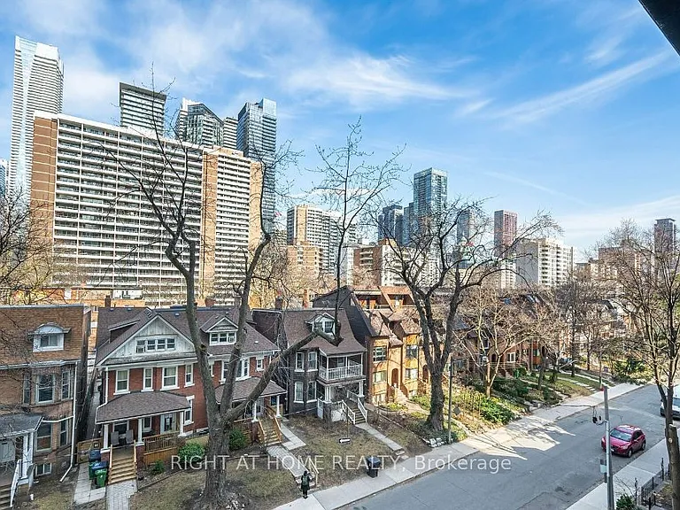 17 Dundonald St #403 — Photo 3