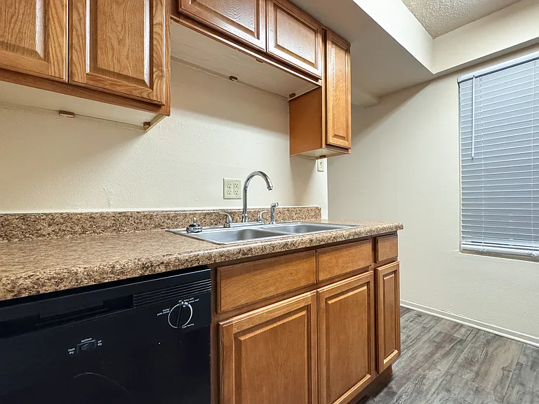 Ardendale Oaks Apartments — Photo 33