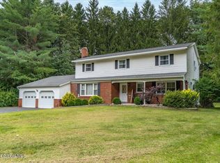 29 Pinehurst Dr, Clifton Park, NY 12065