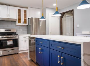 620 57th St #2, Clarendon Hills, IL 60514