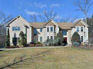 5 Sandstone Rdg, Upper Saddle River, NJ 07458