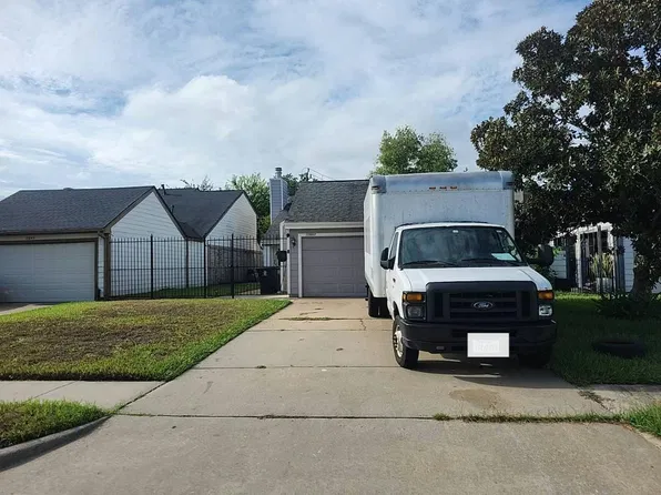 11847 Plumbrook Dr, Houston, TX 77099
