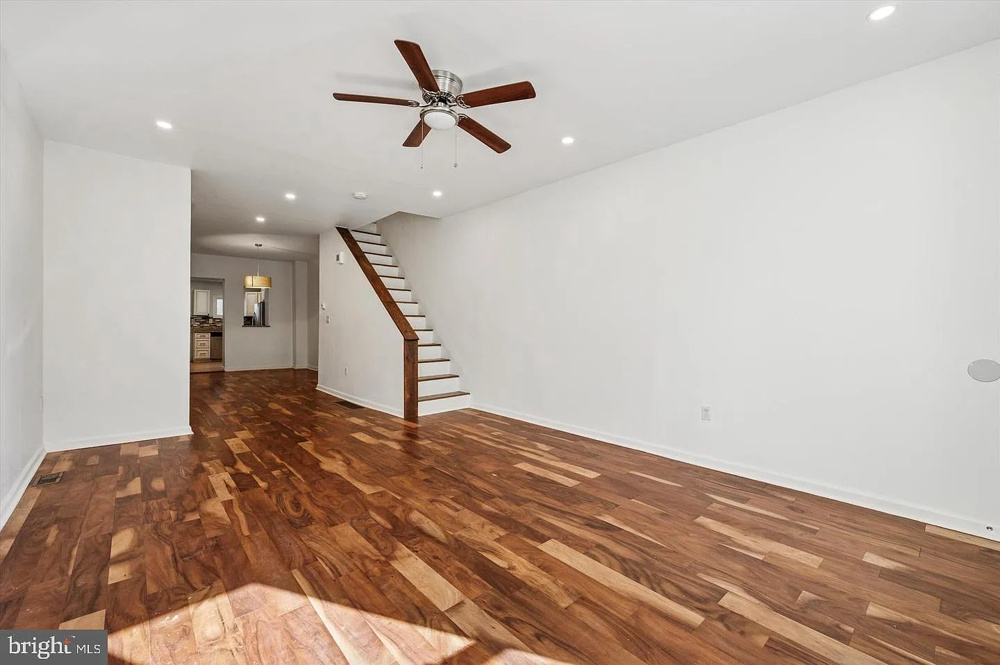 3 bed, 1.5 bath, 1381 sqft, $1,850 — Photo 4