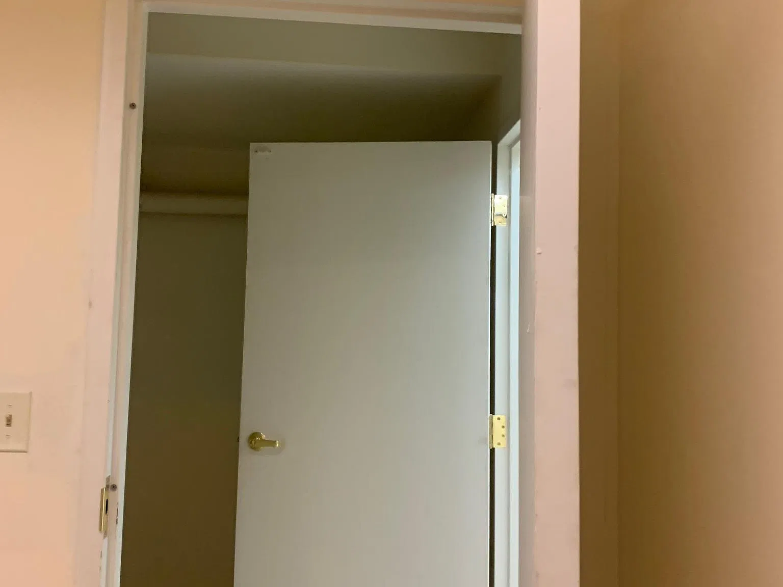 Studio, 800 sqft, $1,200 — Photo 2