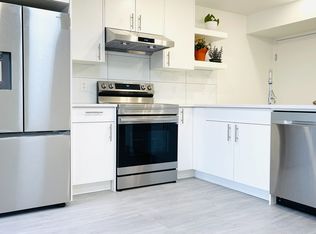 87 Panatella Blvd NW #R, Calgary, AB T3K6B3