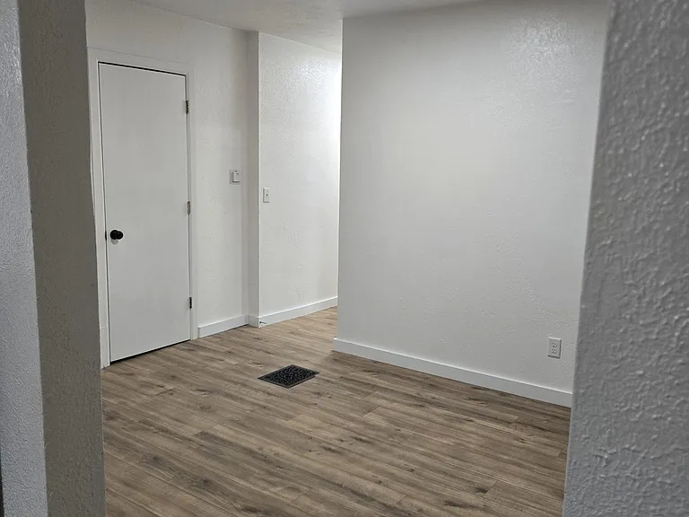29 Douglas Ave — Photo 9
