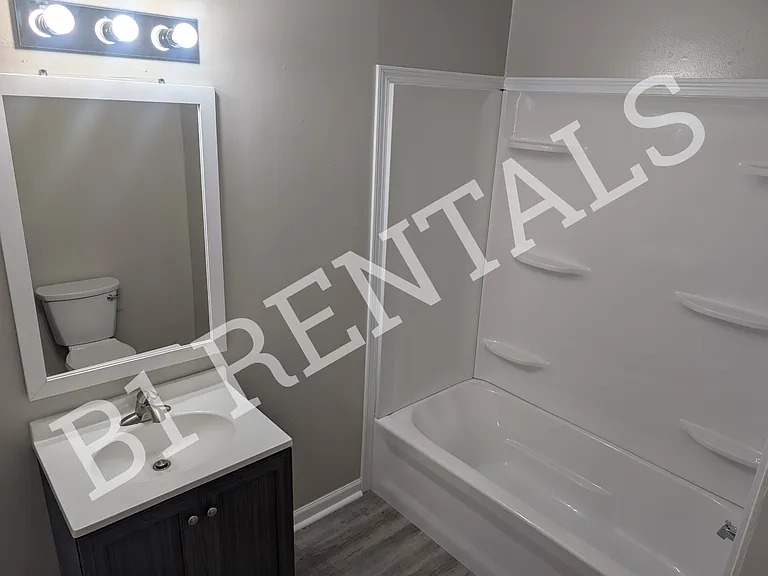 1020 Bennett St — Photo 7