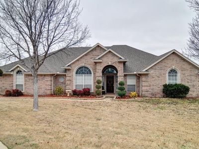 824 Saxon Ct, Crowley, TX, 76036