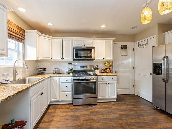 5th image of 4838 Woodend Ave