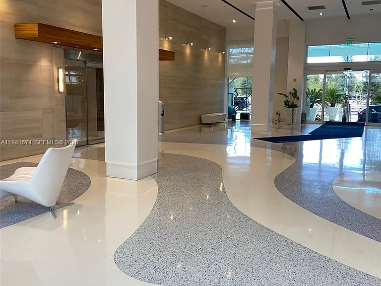650 West Ave #810 — Photo 4