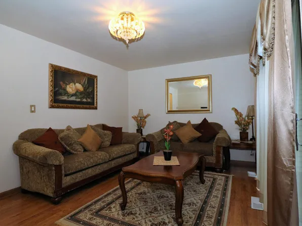 5141 S 13th St APT 1008, Milwaukee, WI 53221
