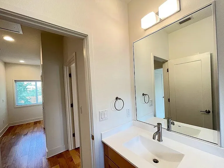 2101 Montopolis Dr #20 — Photo 15