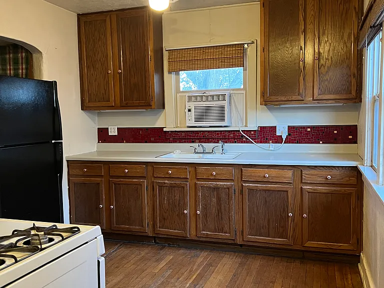 140 Girard Blvd NE — Photo 10