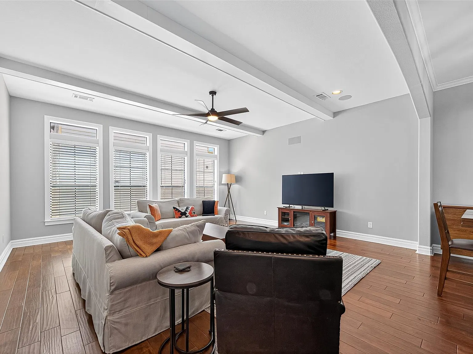 3 bed, 3.5 bath, 2213 sqft, $3,500 — Photo 4