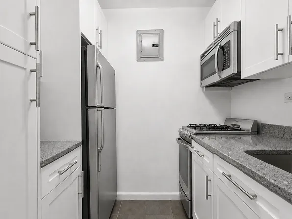320 East 58th Street image 1 of 3
