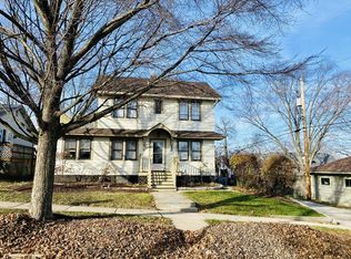 9 S 12th St, St Charles, IL 60174