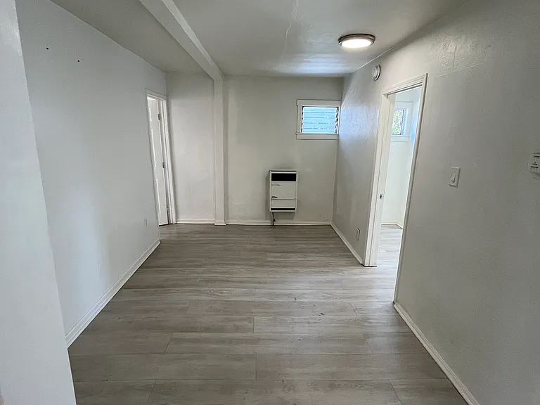 1475 E 23rd St #3.5 — Photo 2