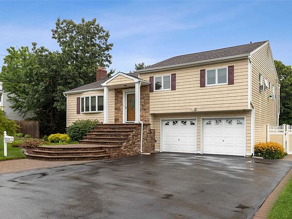 2nd image of 4 Cutchogue Ln