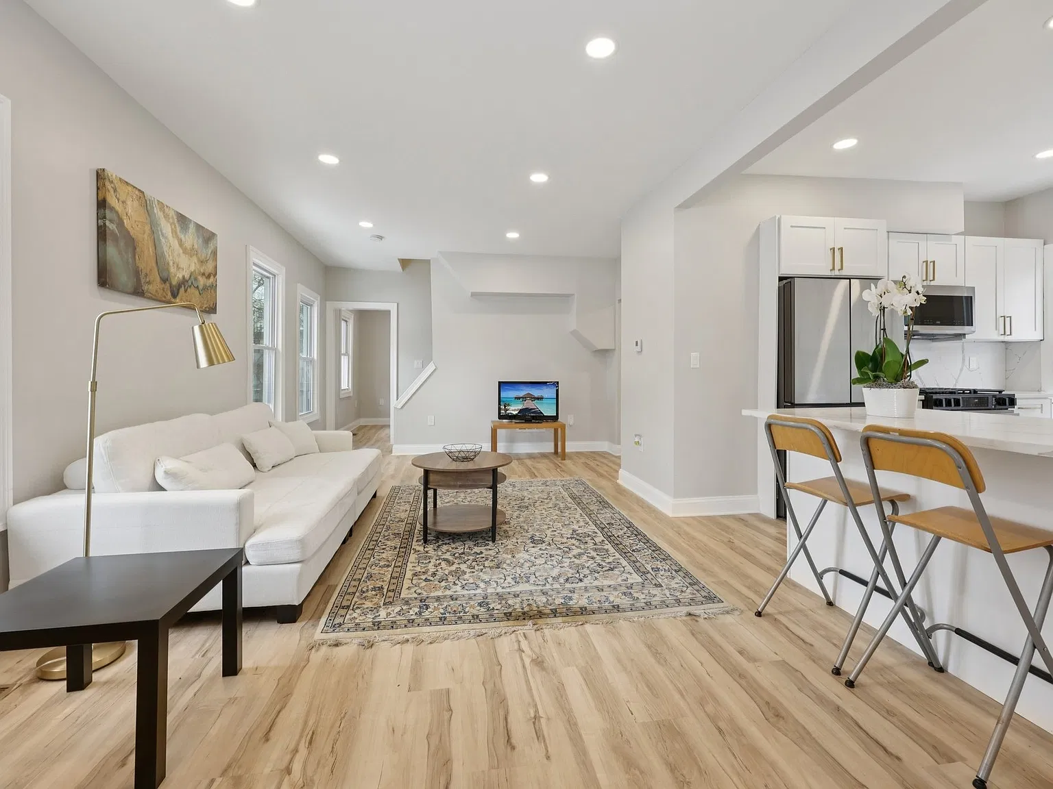 5 bed, 2419 sqft, $5,800 — Photo 4