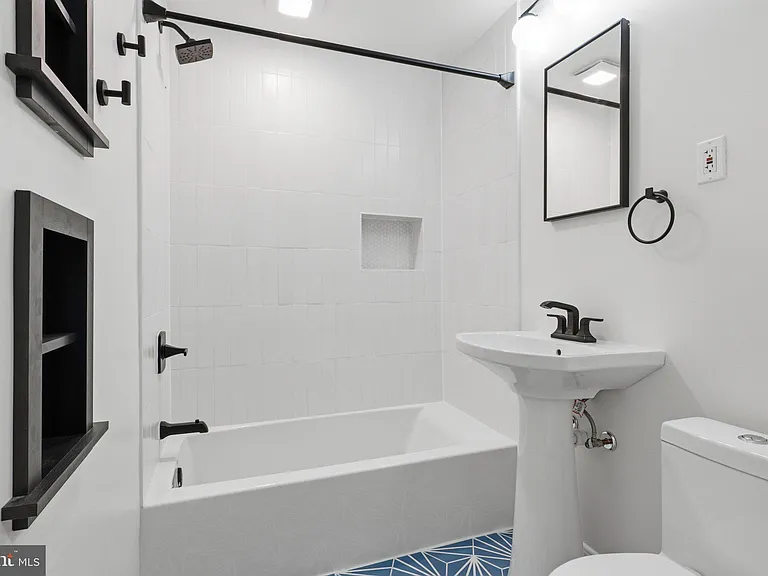465 Hampton Ct #115 — Photo 16