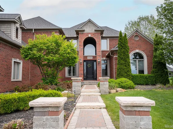 67102 Rachael Ln, Washington, MI 48095