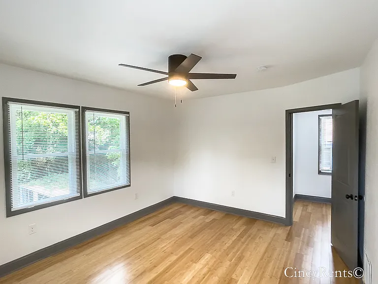 3335 Hewitt Crescent St — Photo 12
